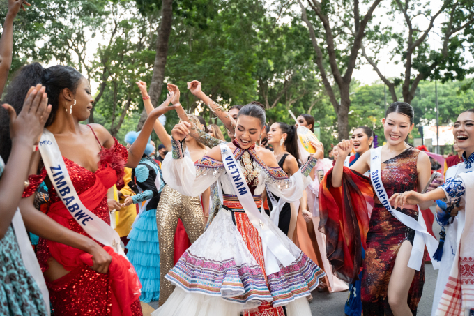 Dàn thí sinh Miss Cosmo 2024 đắm mình trong không khí sôi động của Best of the world festival