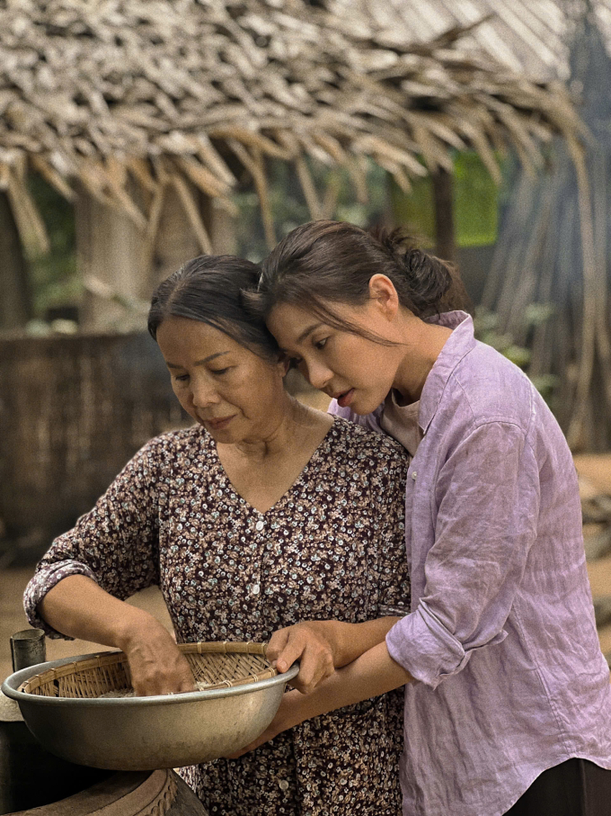 Thúy Diễm trăn trở sau khi quay phim Bà già đi bụi: Liệu tôi đã báo hiếu cha mẹ đúng cách chưa?