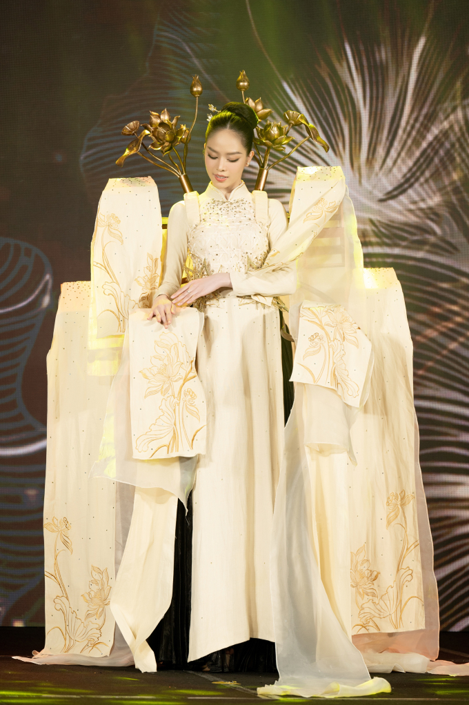 Thanh Thủy nhận sash đại diện Việt Nam thi Miss International 2024, Phương Nhi có lời nhắn đặc biệt