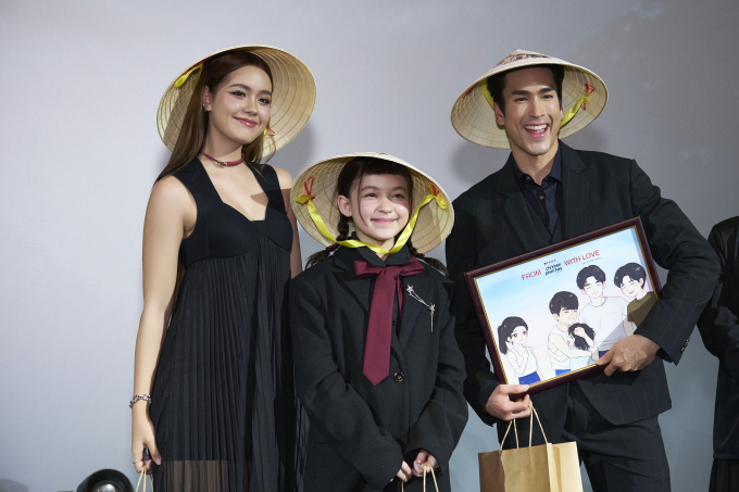 Nadech Kugimiya điển trai ngời ngời, cùng dàn cast quảng bá Tee Yod: Quỷ ăn tạng phần 2 tại TPHCM