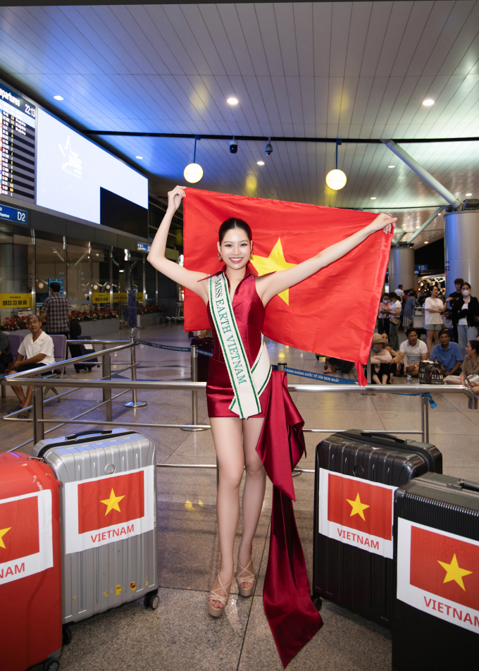 Cao Ngọc Bích lên đường dự thi Miss Earth 2024, được các đàn chị dặn dò kỹ lưỡng khi chinh chiến quốc tế