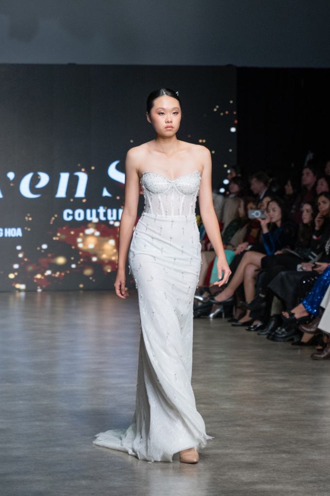 NTK Trần Phương Hoa ra mắt BST mới tại Vancouver Fashion Week