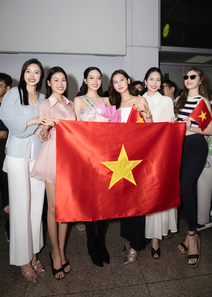 Hoa hậu Thanh Thủy mang 150kg hành lý, chính thức lên đường sang Nhật Bản dự thi Miss International 2024