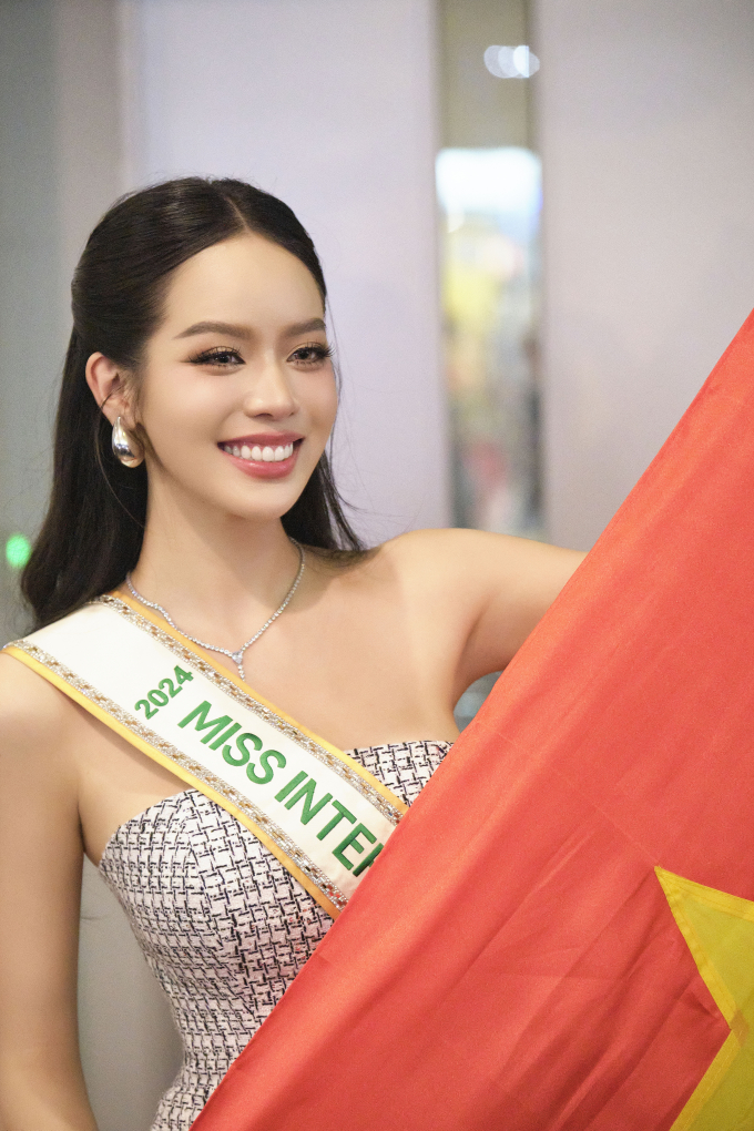 Hoa hậu Thanh Thủy mang 150kg hành lý, chính thức lên đường sang Nhật Bản dự thi Miss International 2024