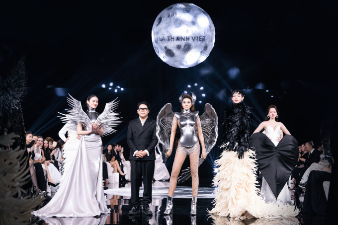 Thanh Hằng diễn vedette, Ý nhi tái xuất sàn runway tại show của NTK Hà Thanh Việt