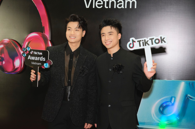 Thảm đỏ TikTok Awards Việt Nam 2024: Ngàn sao hội tụ, dàn nghệ sĩ đọ sức hút với trang phục ánh kim lấp lánh