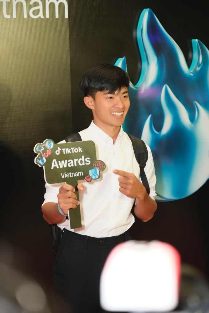 Thảm đỏ TikTok Awards Việt Nam 2024: Ngàn sao hội tụ, dàn nghệ sĩ đọ sức hút với trang phục ánh kim lấp lánh