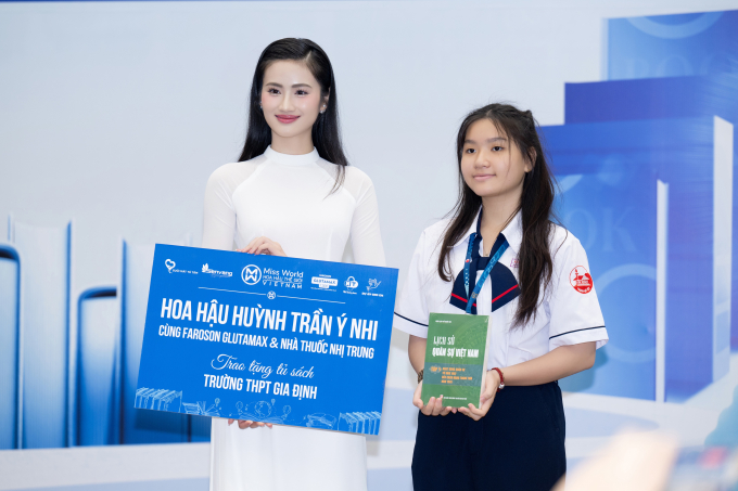 Hoa hậu Ý Nhi giúp đỡ trẻ em vùng núi, mang dự án nhân ái Hành trình trái tim và khối óc thi Miss World