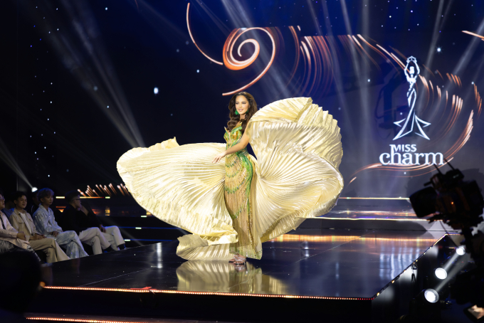 Bán kết Miss Charm 2024: Quỳnh Nga tỏa sáng khi diễn váy dạ hội, chiếm spotlight nhờ trang phục dân tộc