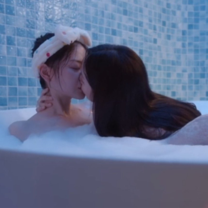 Loạt phim “girl love” nổi bật tháng 2: Hye Ri hôn gái lạ, Lưu Thi Thi “ăn nằm” với Tuyên Lộ