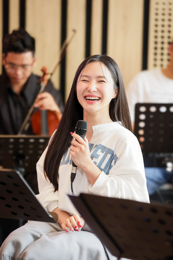 Xuân hạ thu đông rồi lại xuân mùa 3: Hương Tràm lần đầu hát hit Em gái mưa bằng tiếng Anh