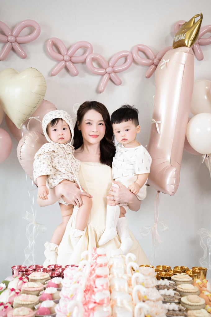 Sam mừng sinh nhật 1 tuổi của 2 thiên thần song sinh, hé lộ thời điểm trở lại đóng phim