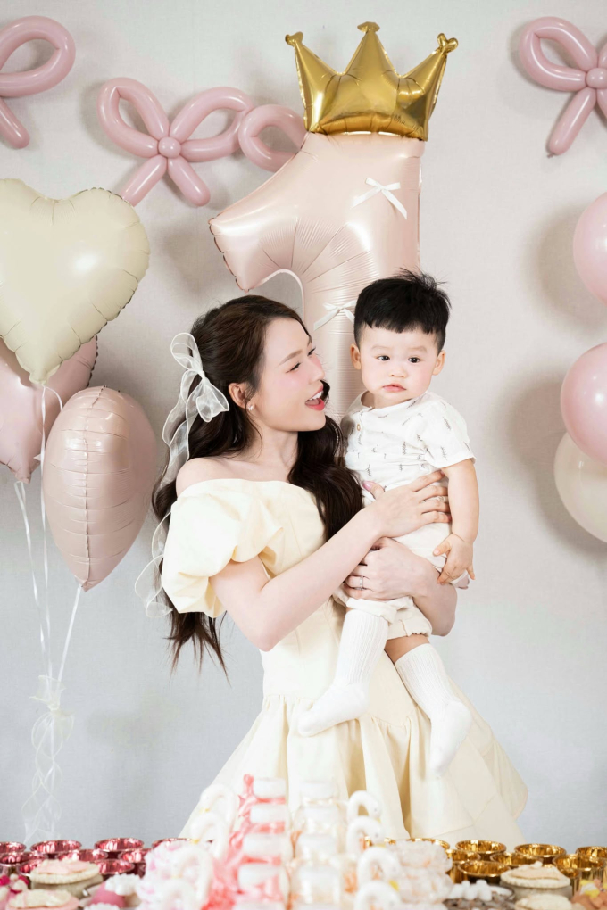 Sam mừng sinh nhật 1 tuổi của 2 thiên thần song sinh, hé lộ thời điểm trở lại đóng phim