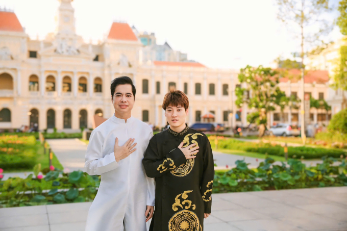 Ngọc Sơn dẫn nhà vô địch bóng bàn thế giới Satoshi Aida tham quan TP.HCM
