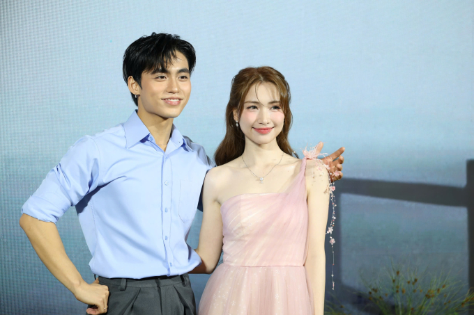 MONO hóa cụ già, đưa chuyện tình đẹp của ông bà vào MV Ôm em thật lâu