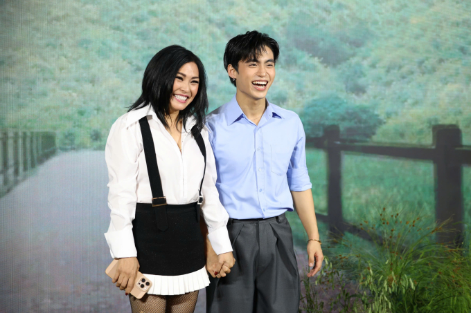 MONO hóa cụ già, đưa chuyện tình đẹp của ông bà vào MV Ôm em thật lâu