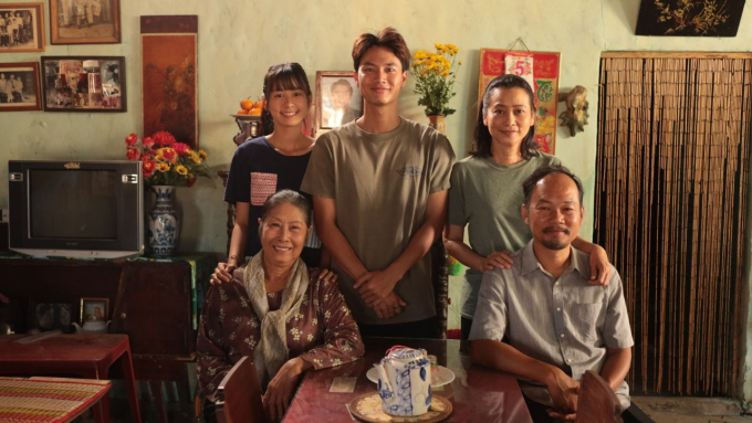 Lật mặt 8 của Lý Hải vẽ bức tranh gia đình Việt, chạm đến trái tim khán giả bằng câu chuyện chân thật