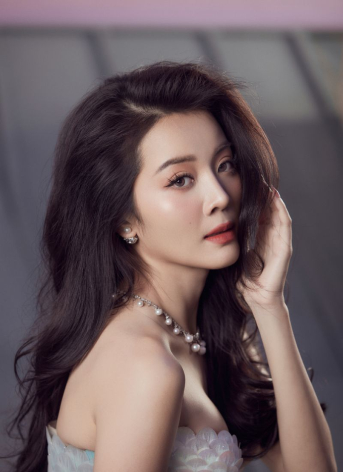 Karen Nguyễn tái xuất màn ảnh rộng với vai diễn tâm lý nặng ký trong phim kinh dị “Dưới đáy hồ”