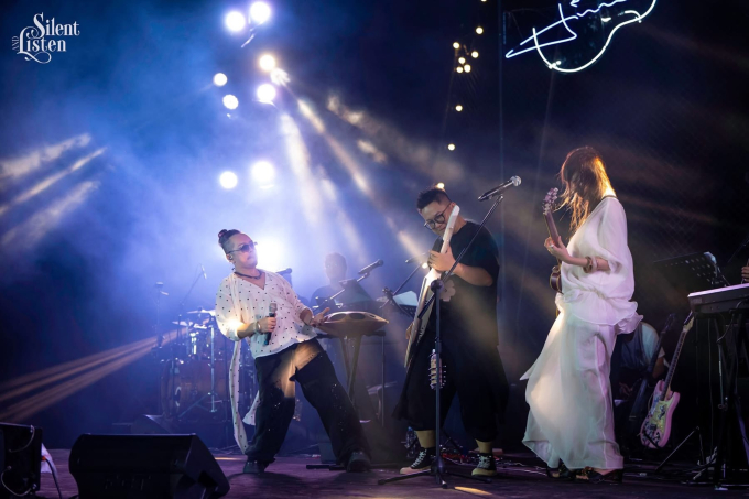Jimmii Nguyễn lần đầu trình diễn live hit Cay tại chương trình Du ca: Về với biển