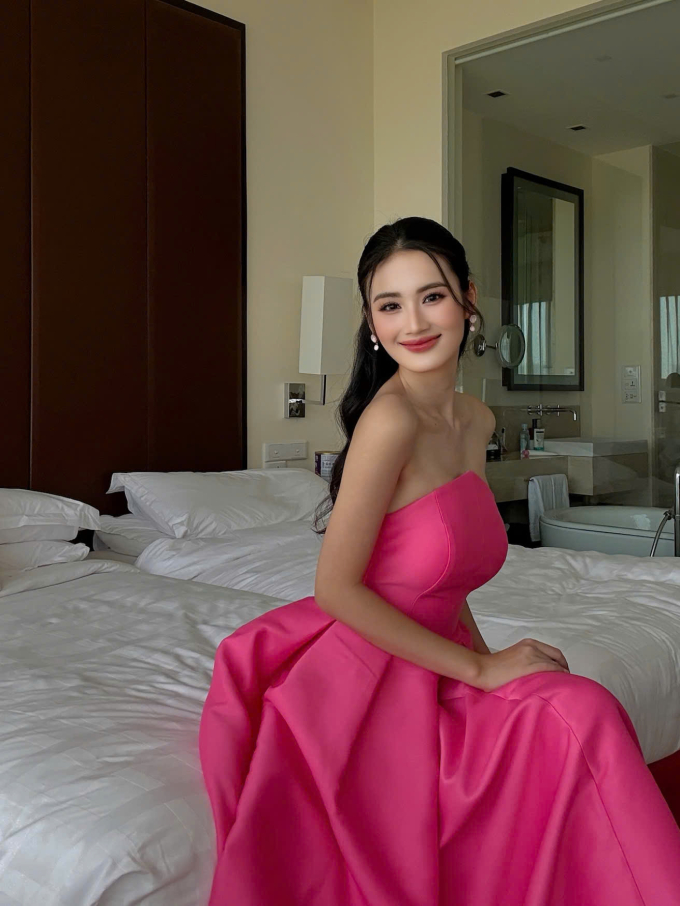 Ý Nhi chung phòng với người đẹp Thái Lan - Opal Suchata, gây sốt với loạt outfit tại Miss World 2025