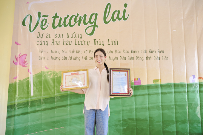 Hoa hậu Lương Thùy Linh hỗ trợ sơn mới 7 ngôi trường xuống cấp, giúp học sinh đến trường ở vùng cao