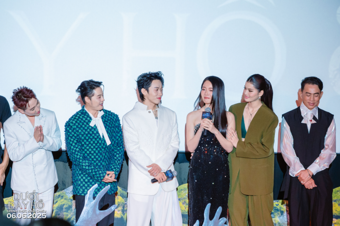 Karen Nguyễn - Thanh Duy bật khóc tại showcase, dàn cast Dưới đáy hồ lần đầu lên tiếng về các bản sao kinh dị