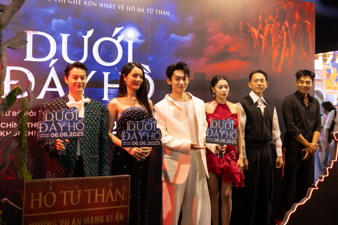 Karen Nguyễn - Thanh Duy bật khóc tại showcase, dàn cast Dưới đáy hồ lần đầu lên tiếng về các bản sao kinh dị