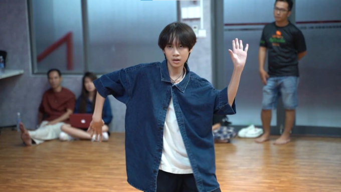 Hé lộ quá trình khổ luyện của dàn diễn viên trẻ trong Lật mặt 8 cho màn trình diễn bùng nổ cuối phim