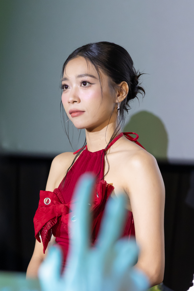 Karen Nguyễn - Thanh Duy bật khóc tại showcase, dàn cast Dưới đáy hồ lần đầu lên tiếng về các bản sao kinh dị