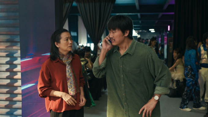 Người mẹ “mù chữ” của Lật mặt 8: Vì hạnh phúc mà nhẫn nhịn, vì chồng con mà gồng mình mạnh mẽ