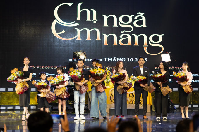 Lê Khánh đóng cặp cùng Quốc Trường, Uyển Ân - Thuận Nguyễn nên duyên trong dự án điện ảnh Chị ngã em nâng