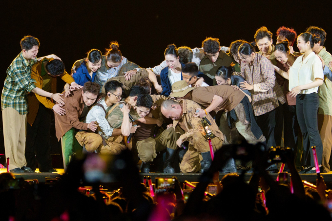 Phim Mưa lửa: Nhiều drama được bật mí, mãn nhãn với loạt tiết mục tại concert Anh trai vượt ngàn chông gai
