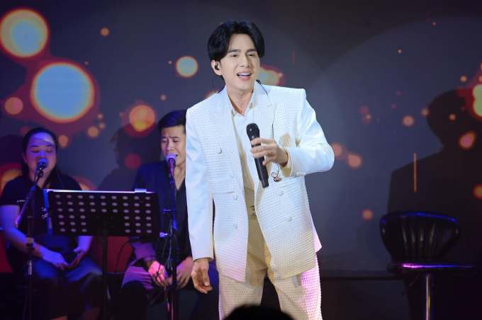 Ca sĩ Đan Trường lên tiếng chuyện ưu ái Phương Mỹ Chi ngồi ghế nóng trong show âm nhạc Sing! Asia