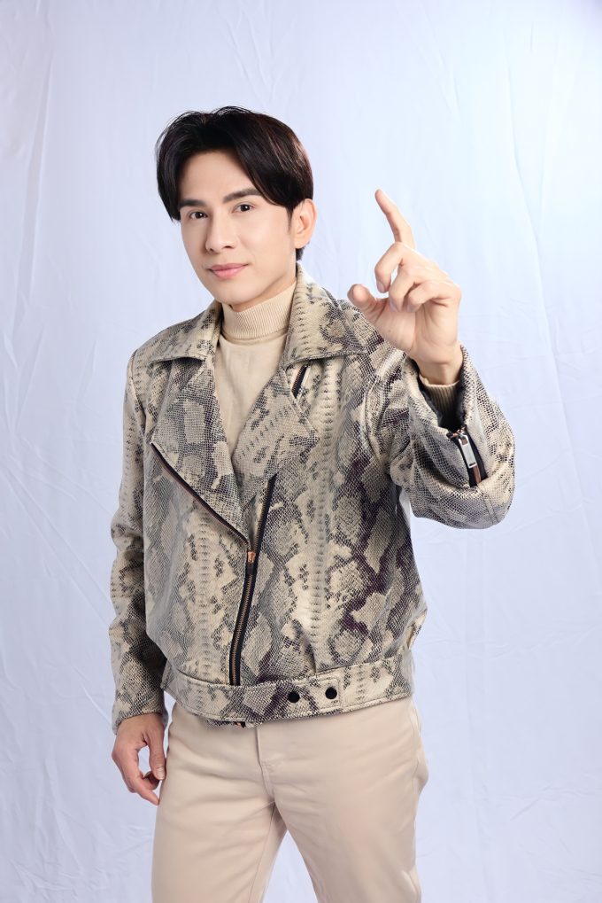 Ca sĩ Đan Trường lên tiếng chuyện ưu ái Phương Mỹ Chi ngồi ghế nóng trong show âm nhạc Sing! Asia