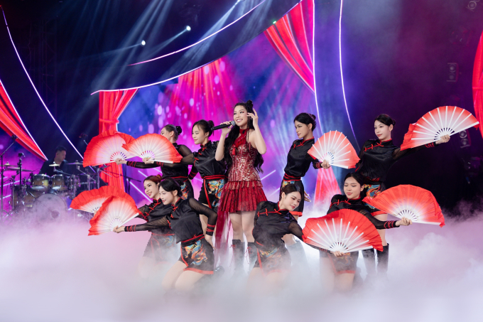 Thủy Bùi đầu tư công phu khi hát hit Chi Pu, Hồ Ngọc Hà khen ngợi: Đi thi là phải chơi hết vốn liếng