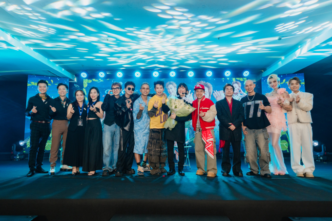 Anh tài Tăng Phúc lan tỏa tình yêu áo dài trong fan meeting đầu tiên trong sự nghiệp