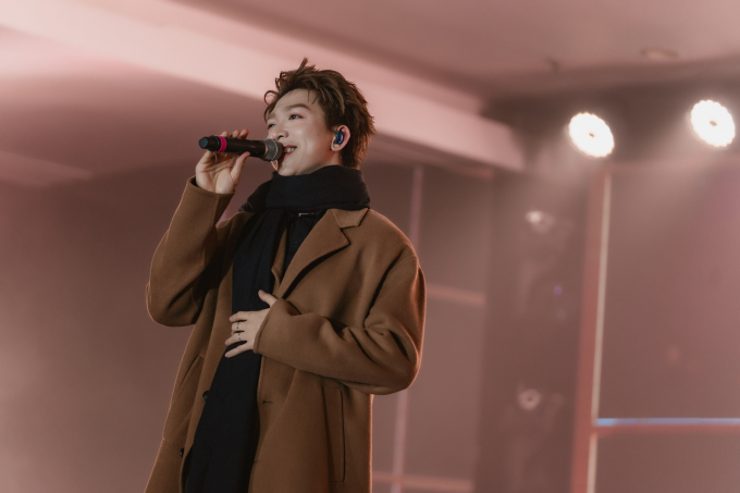 Anh tài Tăng Phúc lan tỏa tình yêu áo dài trong fan meeting đầu tiên trong sự nghiệp