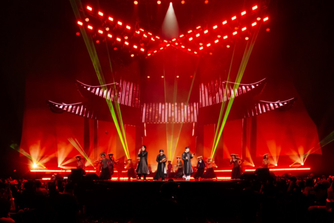 Soobin bất ngờ chơi đàn bầu cùng bố, mang cả làng quê Bắc Bộ lên sân khấu live-concert