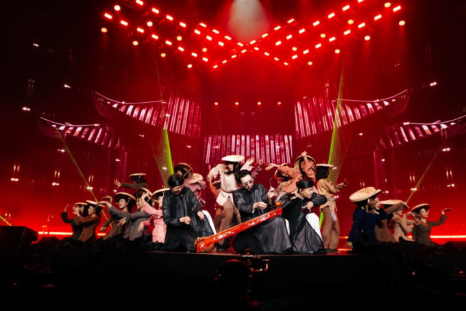 Soobin bất ngờ chơi đàn bầu cùng bố, mang cả làng quê Bắc Bộ lên sân khấu live-concert