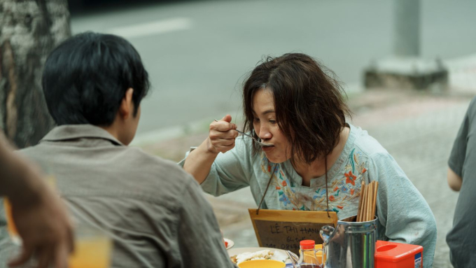Hồng Đào “hồi xuân” với câu chuyện tình yêu xuyên biên giới cùng Jung Il-woo trong Mang mẹ đi bỏ