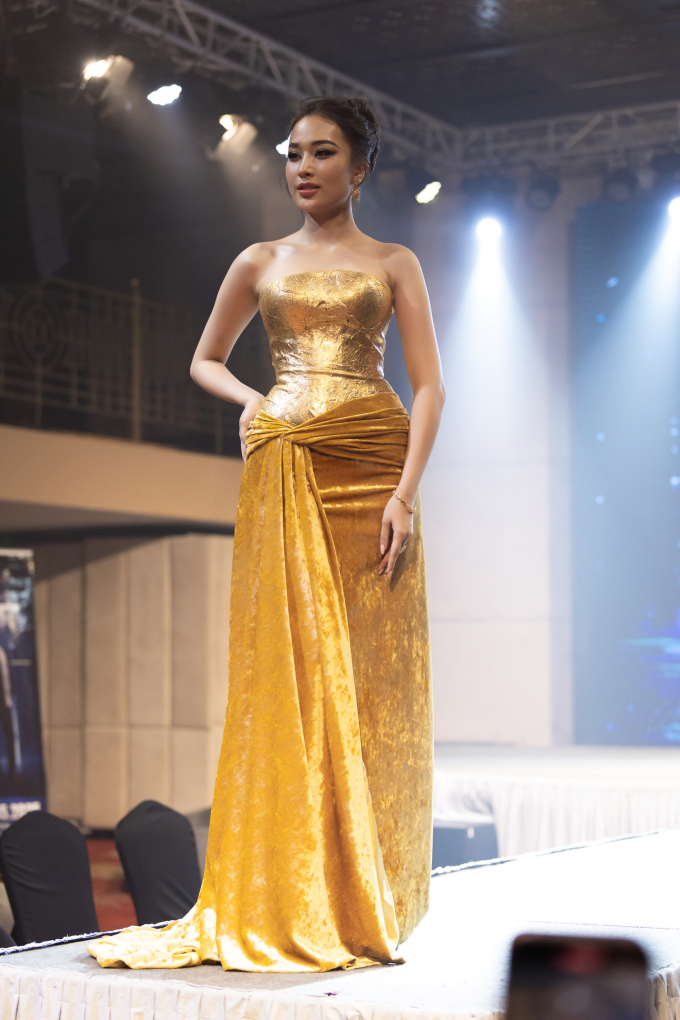 Minh Khắc thay thế Hà Quang Trung tại Mister Supranational, Kỳ Duyên múa Cô Đôi Thượng Ngàn thi Miss Supranational