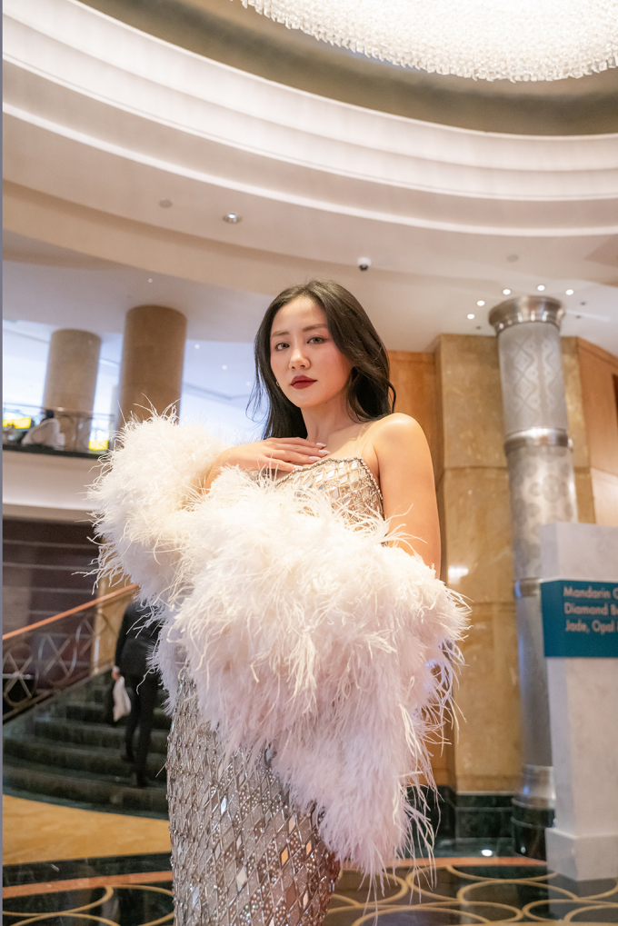 Văn Mai Hương diện áo dài, hát cùng công chúa Campuchia và dàn nghệ sĩ quốc tế