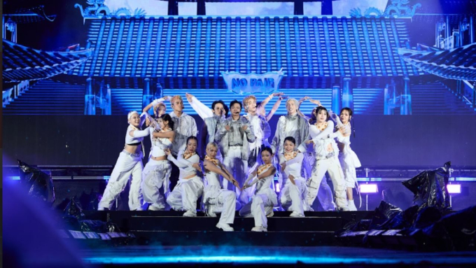 B.O.F cùng khán giả đội mưa, hoàn thành đêm showcase debut ấn tượng