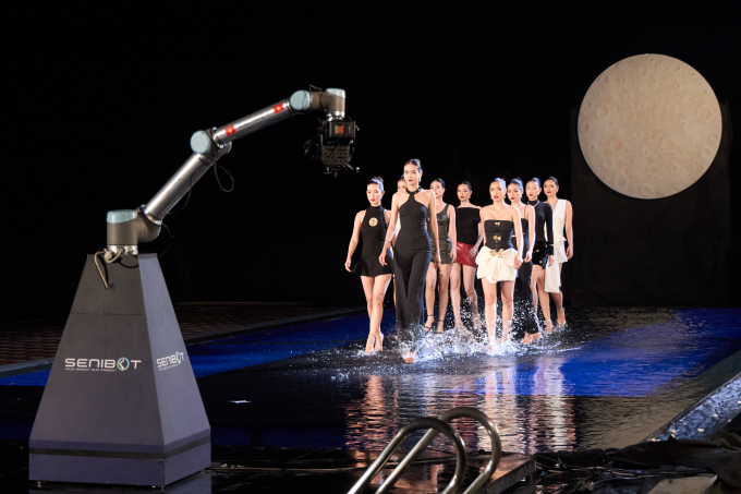 Trình diễn giữa đêm mưa lạnh, dàn thí sinh Miss Cosmo Vietnam 2025 vẫn khiến Minh Tú lắc đầu: Cực kì thất vọng!