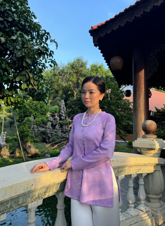 Lê Hạ Anh - Nữ chính khung giờ vàng gây sốt với nhan sắc đời thường, đi đâu cũng về nhà trước 10h đêm