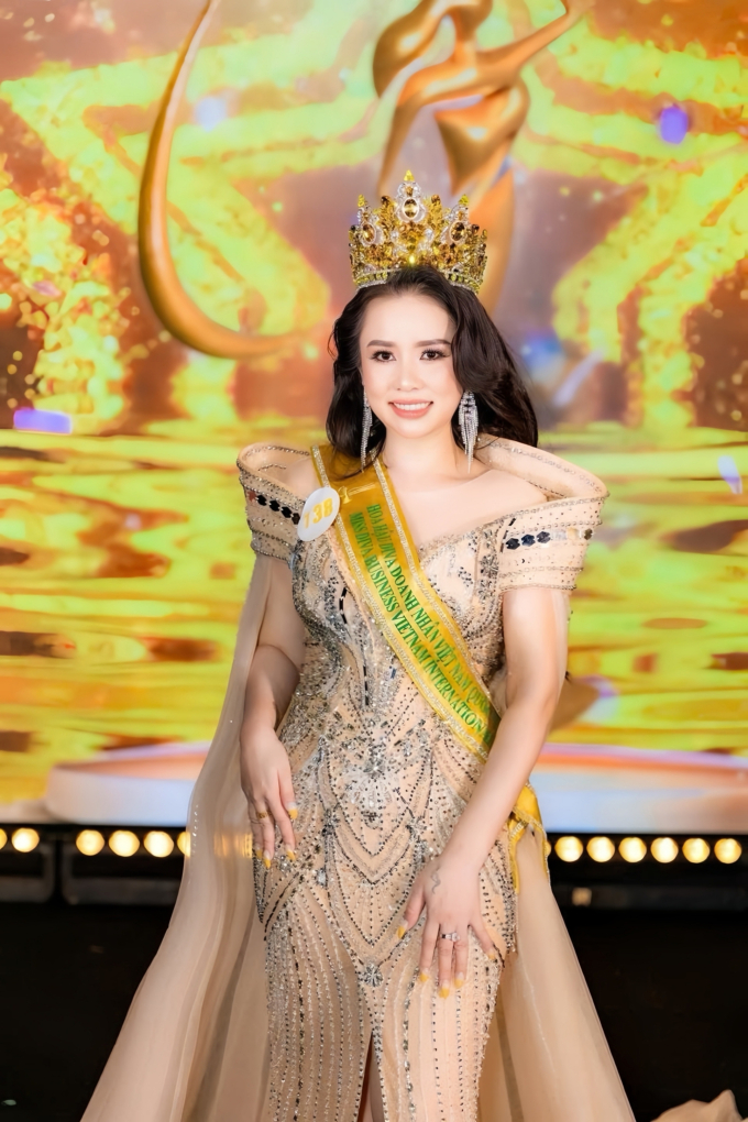 Đặng Thị Mỹ chinh phục vương miện Miss Diva Business Vietnam International Global