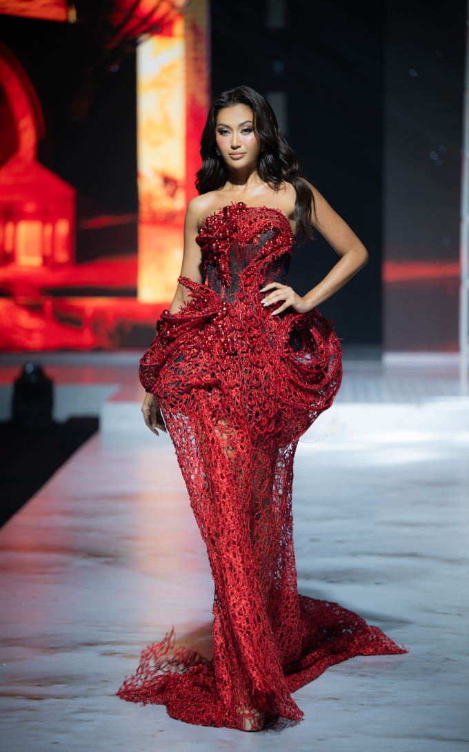 HHen Niê - Ngọc Châu - Xuân Hạnh - Tata: 4 biểu tượng Hoàn vũ hội tụ tại Cosmo The Show