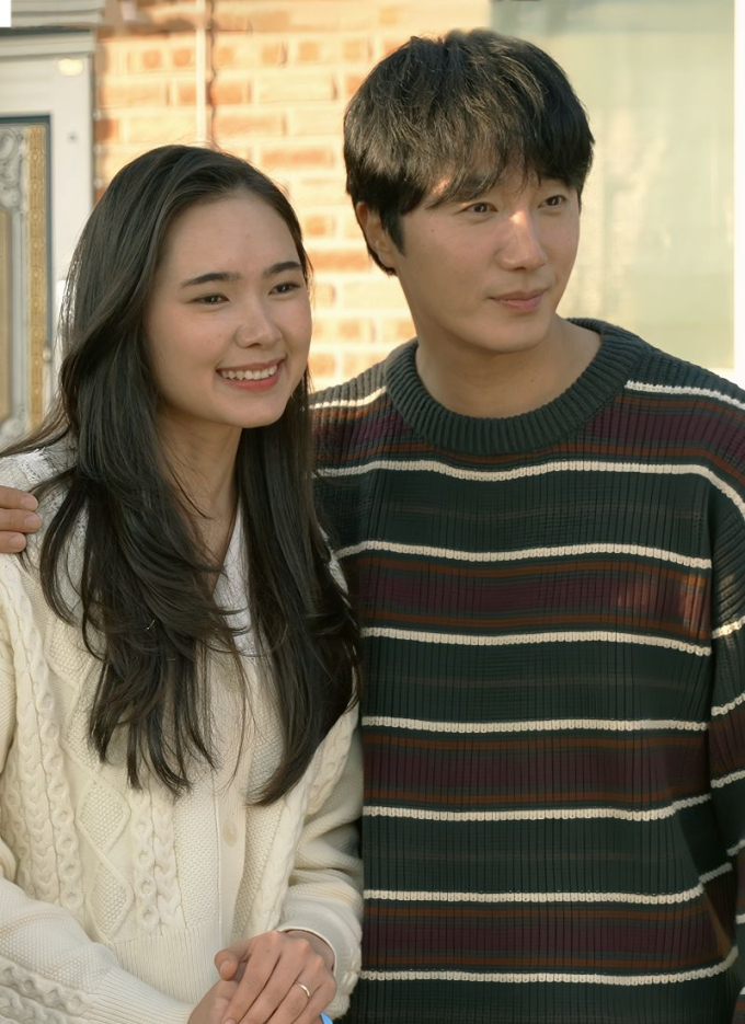 Jung Il-woo hết lời khen ngợi vợ Juliet Bảo Ngọc khi lần đầu hợp tác trong Mang mẹ đi bỏ