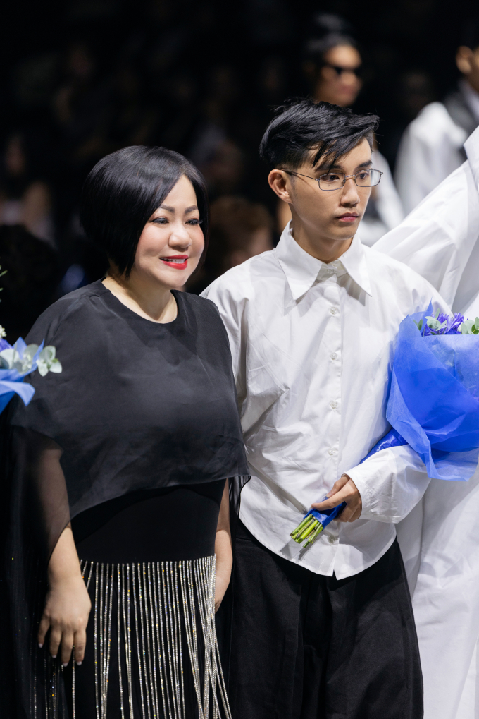 Đêm thứ 2 AVIFW SS 2025: Hương Giang - Lan Khuê trở lại sàn diễn, Bùi Quỳnh Hoa - Tú Anh phủ sóng