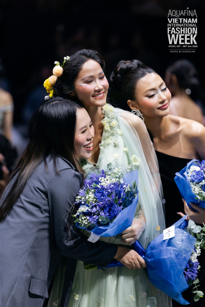 Đêm thứ 2 AVIFW SS 2025: Hương Giang - Lan Khuê trở lại sàn diễn, Bùi Quỳnh Hoa - Tú Anh phủ sóng